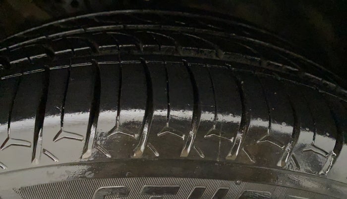 2015 Volkswagen Vento HIGHLINE PETROL AT, Petrol, Automatic, 79,764 km, Left Rear Tyre Tread