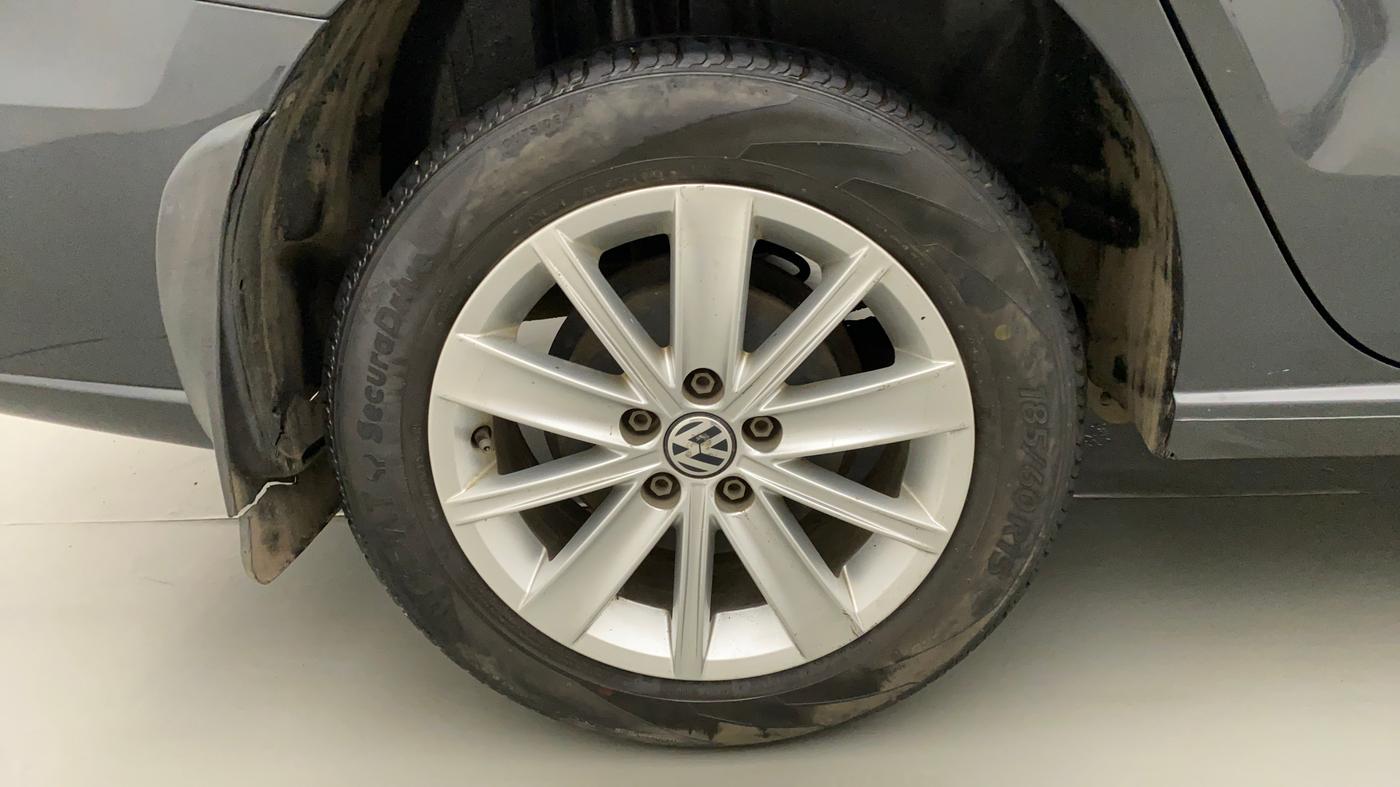 2015 Volkswagen Vento HIGHLINE PETROL AT, Petrol, Automatic, 79,764 km, Right Rear Wheel