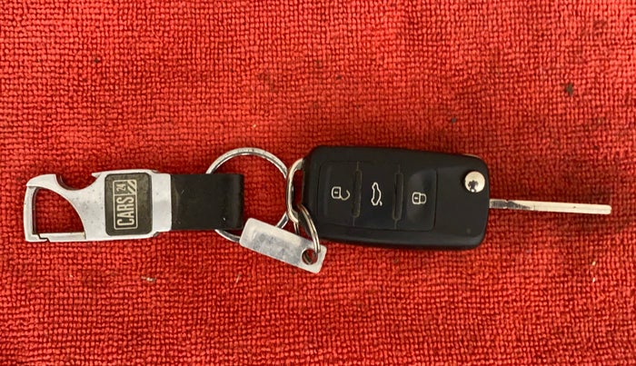 2015 Volkswagen Vento HIGHLINE PETROL AT, Petrol, Automatic, 79,764 km, Key Close Up