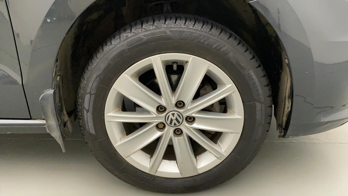 2015 Volkswagen Vento HIGHLINE PETROL AT, Petrol, Automatic, 79,764 km, Right Front Wheel