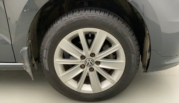 2015 Volkswagen Vento HIGHLINE PETROL AT, Petrol, Automatic, 79,764 km, Right Front Wheel