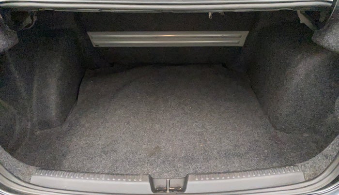 2015 Volkswagen Vento HIGHLINE PETROL AT, Petrol, Automatic, 79,764 km, Boot Inside