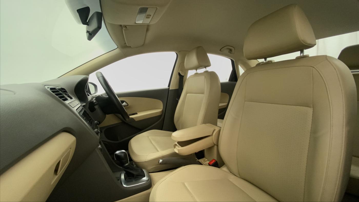 2015 Volkswagen Vento HIGHLINE PETROL AT, Petrol, Automatic, 79,764 km, Right Side Front Door Cabin