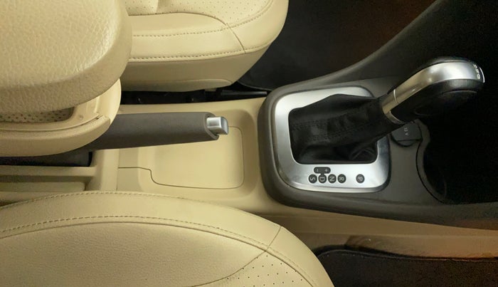 2015 Volkswagen Vento HIGHLINE PETROL AT, Petrol, Automatic, 79,764 km, Gear Lever