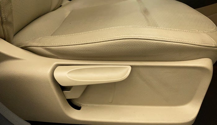 2015 Volkswagen Vento HIGHLINE PETROL AT, Petrol, Automatic, 79,764 km, Driver Side Adjustment Panel