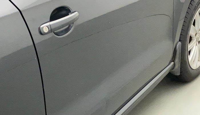2015 Volkswagen Vento HIGHLINE PETROL AT, Petrol, Automatic, 79,764 km, Driver-side door - Slightly dented