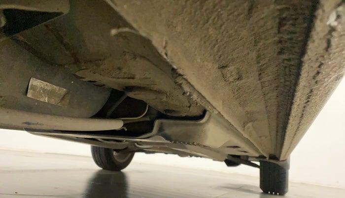 2015 Volkswagen Vento HIGHLINE PETROL AT, Petrol, Automatic, 79,764 km, Right Side Underbody