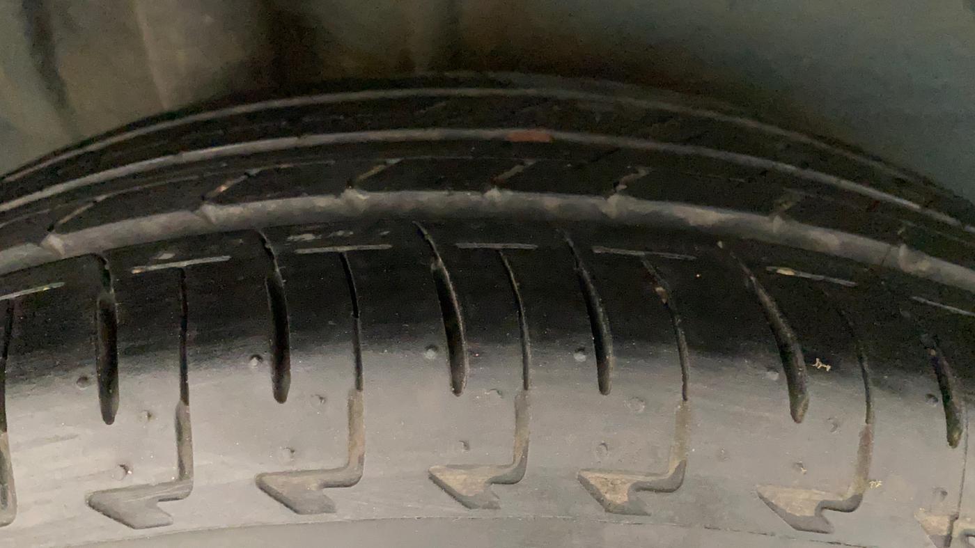 2021 Maruti IGNIS DELTA 1.2 AMT, Petrol, Automatic, 31,951 km, Right Rear Tyre Tread