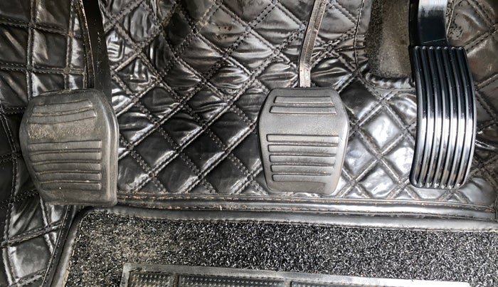 2019 Mahindra TUV300 T10, Diesel, Manual, 46,232 km, Pedals