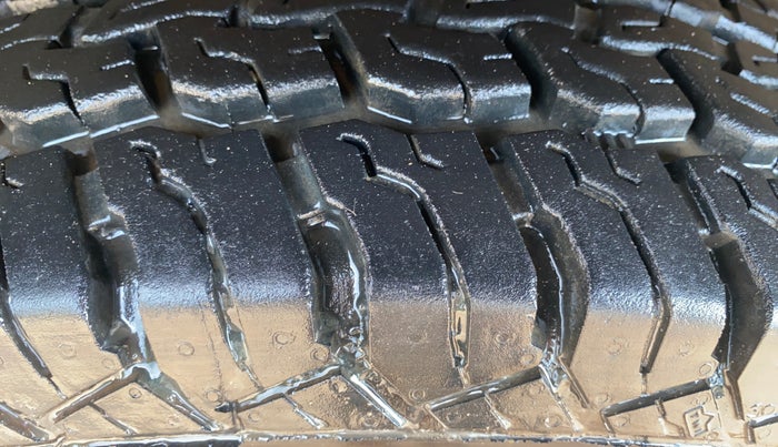 2019 Mahindra TUV300 T10, Diesel, Manual, 46,232 km, Left Front Tyre Tread