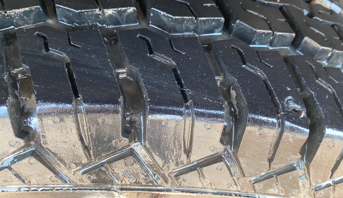 2019 Mahindra TUV300 T10, Diesel, Manual, 46,232 km, Left Rear Tyre Tread