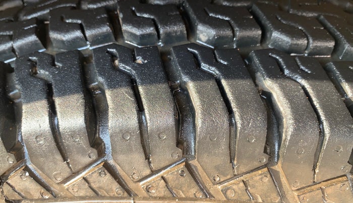 2019 Mahindra TUV300 T10, Diesel, Manual, 46,232 km, Right Front Tyre Tread