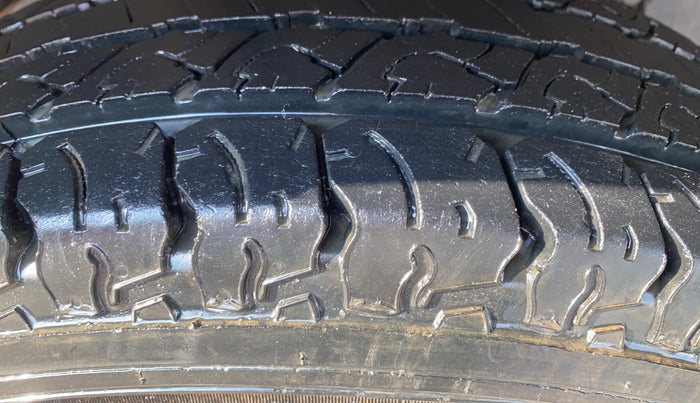 2019 Mahindra TUV300 T10, Diesel, Manual, 46,232 km, Right Rear Tyre Tread