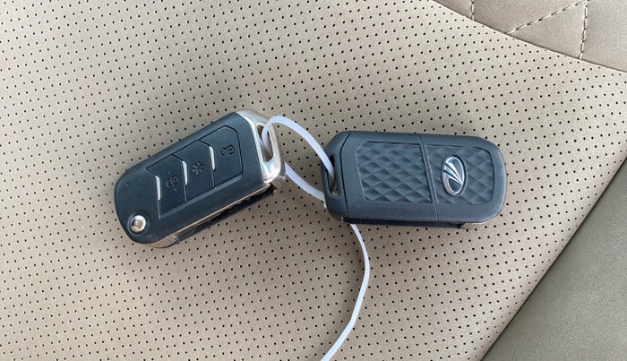 2019 Mahindra TUV300 T10, Diesel, Manual, 46,232 km, Key Close Up