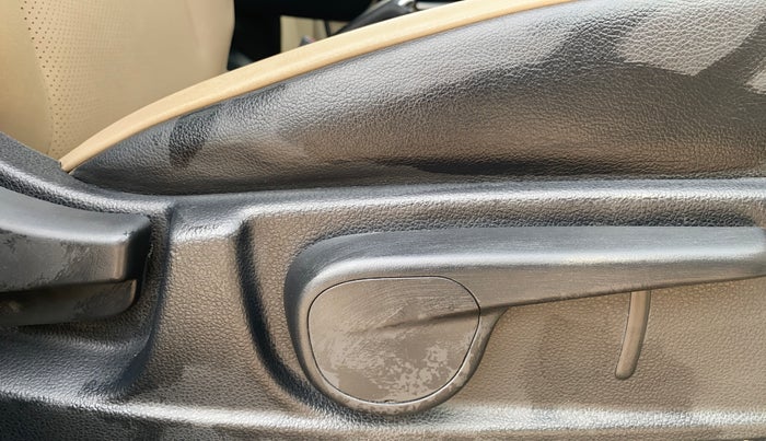 2019 Mahindra TUV300 T10, Diesel, Manual, 46,232 km, Driver Side Adjustment Panel