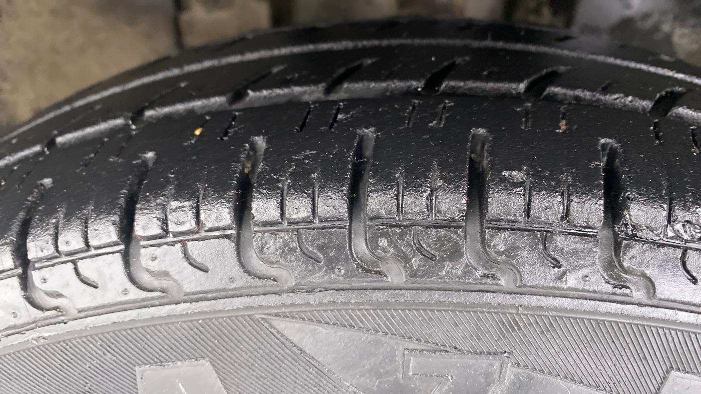 2017 Renault Kwid CLIMBER 1.0 AT, Petrol, Automatic, 31,258 km, Left Front Tyre Tread