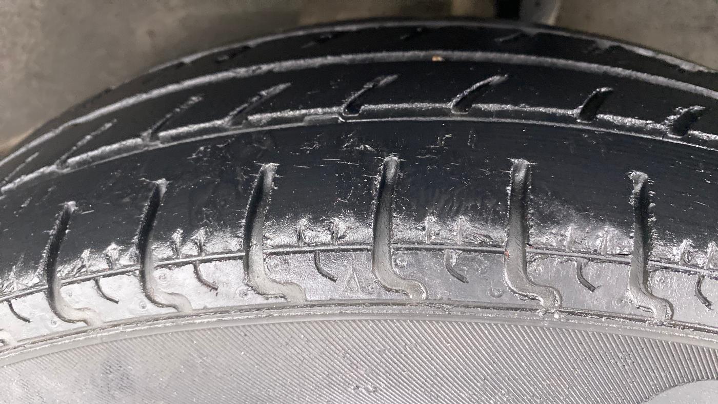 2017 Renault Kwid CLIMBER 1.0 AT, Petrol, Automatic, 31,258 km, Left Rear Tyre Tread