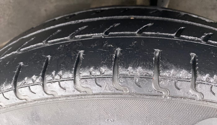 2017 Renault Kwid CLIMBER 1.0 AT, Petrol, Automatic, 31,258 km, Left Rear Tyre Tread