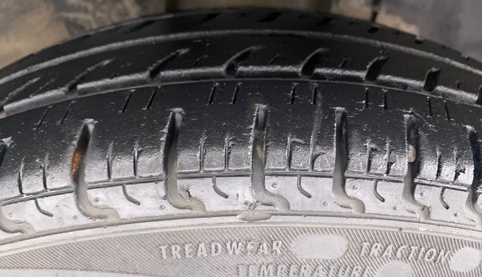 2017 Renault Kwid CLIMBER 1.0 AT, Petrol, Automatic, 31,258 km, Right Front Tyre Tread
