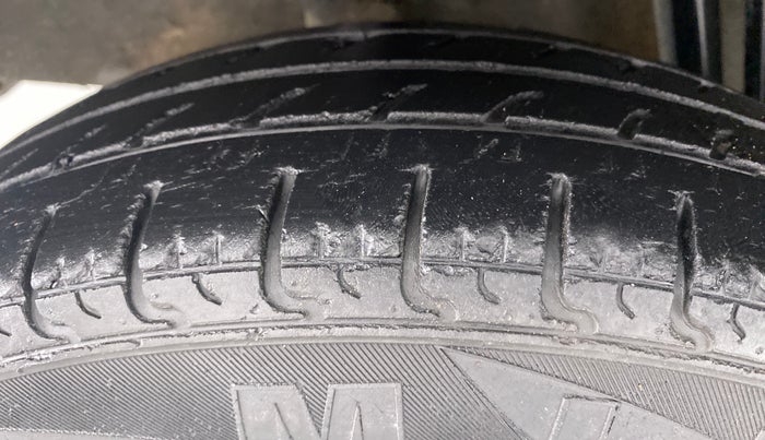 2017 Renault Kwid CLIMBER 1.0 AT, Petrol, Automatic, 31,258 km, Right Rear Tyre Tread