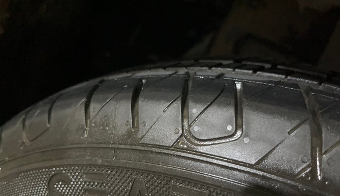 2020 Tata NEXON XM SUNROOF PETROL, Petrol, Manual, 62,340 km, Right Front Tyre Tread