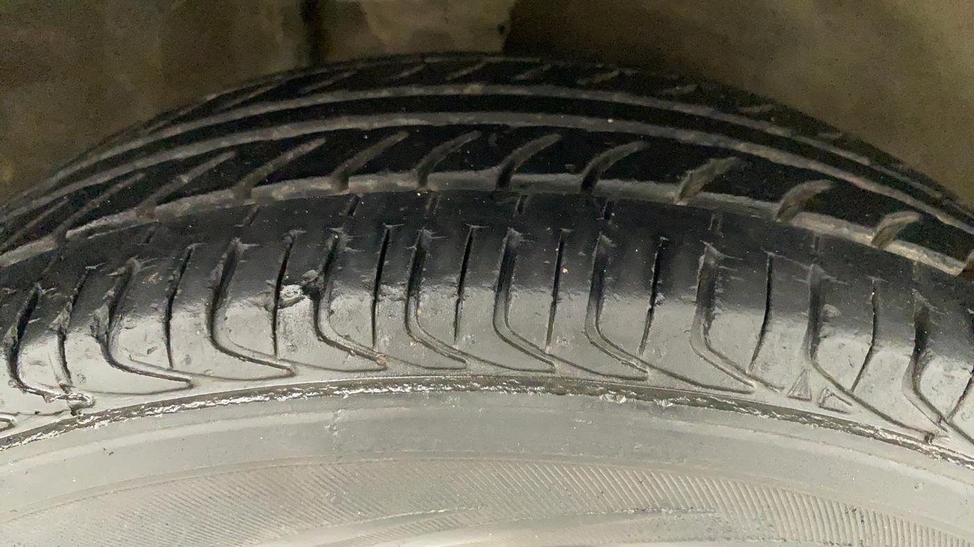 2012 Maruti Alto 800 LXI, Petrol, Manual, 25,076 km, Right Front Tyre Tread