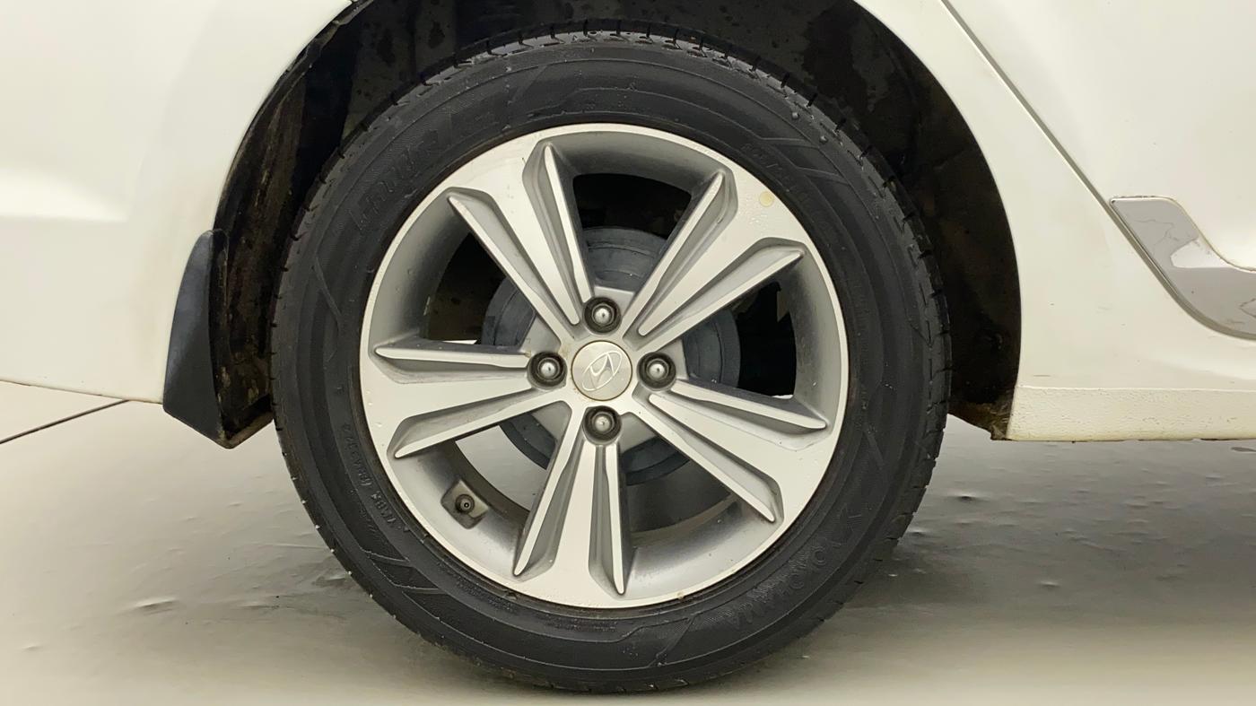 2019 Hyundai Verna 1.6 CRDI SX + AT, Diesel, Automatic, 47,152 km, Right Rear Wheel