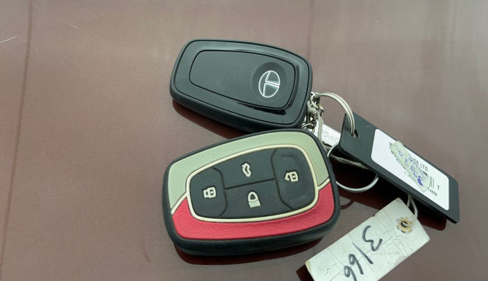 2022 Tata TIGOR XZ PLUS CNG, CNG, Manual, 70,690 km, Key Close Up