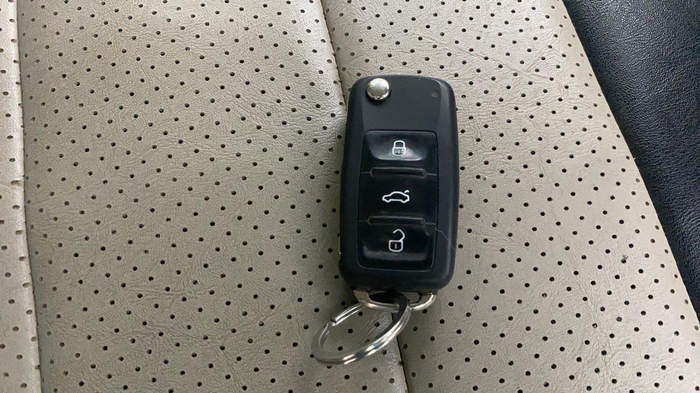 2022 Volkswagen Vento HIGHLINE PLUS 1.0L TSI AT, Petrol, Automatic, 79,093 km, Key Close Up