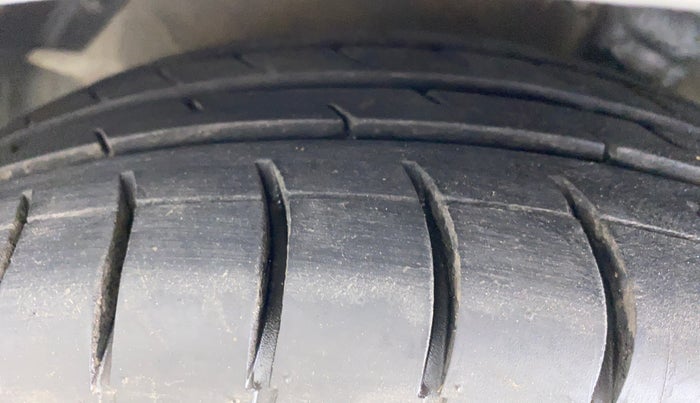 2012 Hyundai i20 MAGNA 1.2 VTVT, Petrol, Manual, 76,294 km, Left Front Tyre Tread