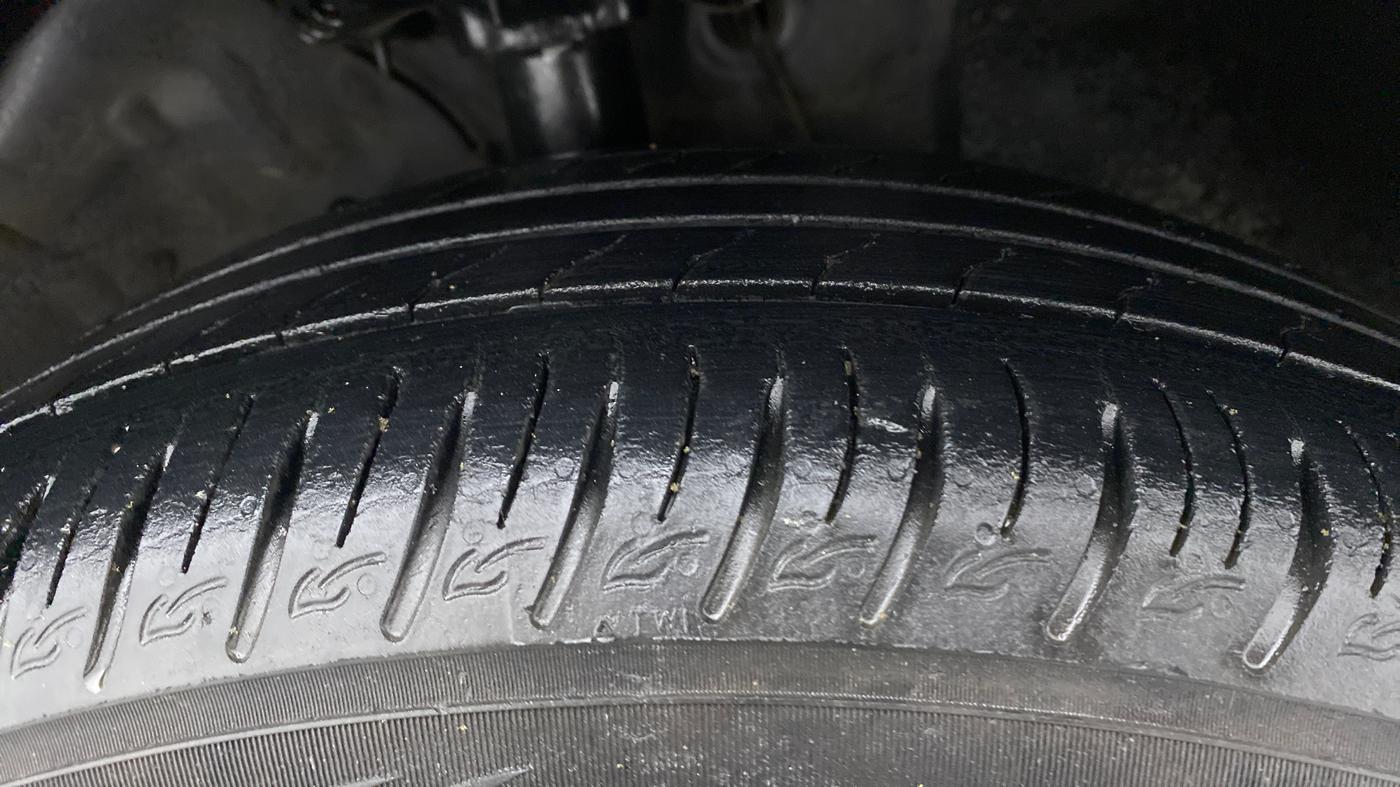 2020 Hyundai VENUE SX (O) 1.5 CRDI, Diesel, Manual, 53,131 km, Right Front Tyre Tread