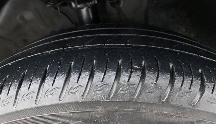 2020 Hyundai VENUE SX (O) 1.5 CRDI, Diesel, Manual, 53,131 km, Right Front Tyre Tread