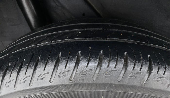 2020 Hyundai VENUE SX (O) 1.5 CRDI, Diesel, Manual, 53,131 km, Right Rear Tyre Tread