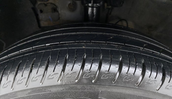 2020 Hyundai VENUE SX (O) 1.5 CRDI, Diesel, Manual, 53,131 km, Left Front Tyre Tread