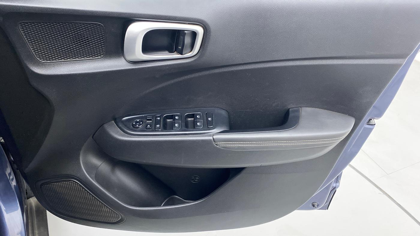 2020 Hyundai VENUE SX (O) 1.5 CRDI, Diesel, Manual, 53,131 km, Driver Side Door Panels Control