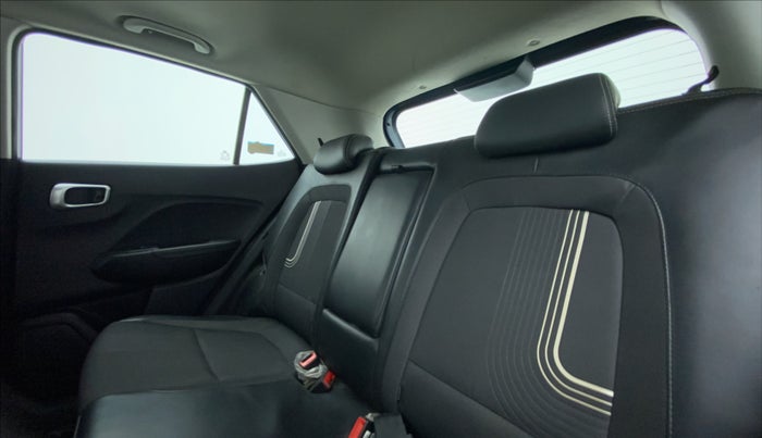2020 Hyundai VENUE SX (O) 1.5 CRDI, Diesel, Manual, 53,131 km, Right Side Rear Door Cabin