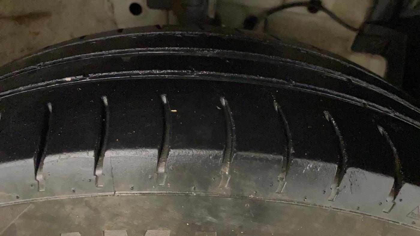 2021 Maruti Swift Dzire TOUR S-CNG (O), CNG, Manual, 76,452 km, Right Front Tyre Tread