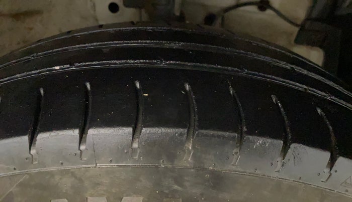 2021 Maruti Swift Dzire TOUR S-CNG (O), CNG, Manual, 76,452 km, Right Front Tyre Tread