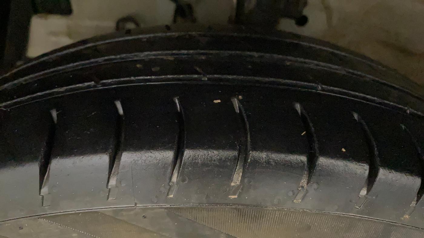 2021 Maruti Swift Dzire TOUR S-CNG (O), CNG, Manual, 76,452 km, Left Front Tyre Tread