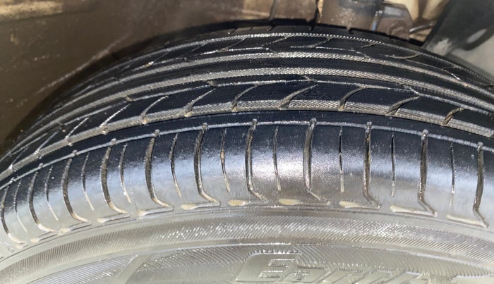 2021 Maruti New Wagon-R LXI CNG (O) 1.0, CNG, Manual, 64,908 km, Right Front Tyre Tread