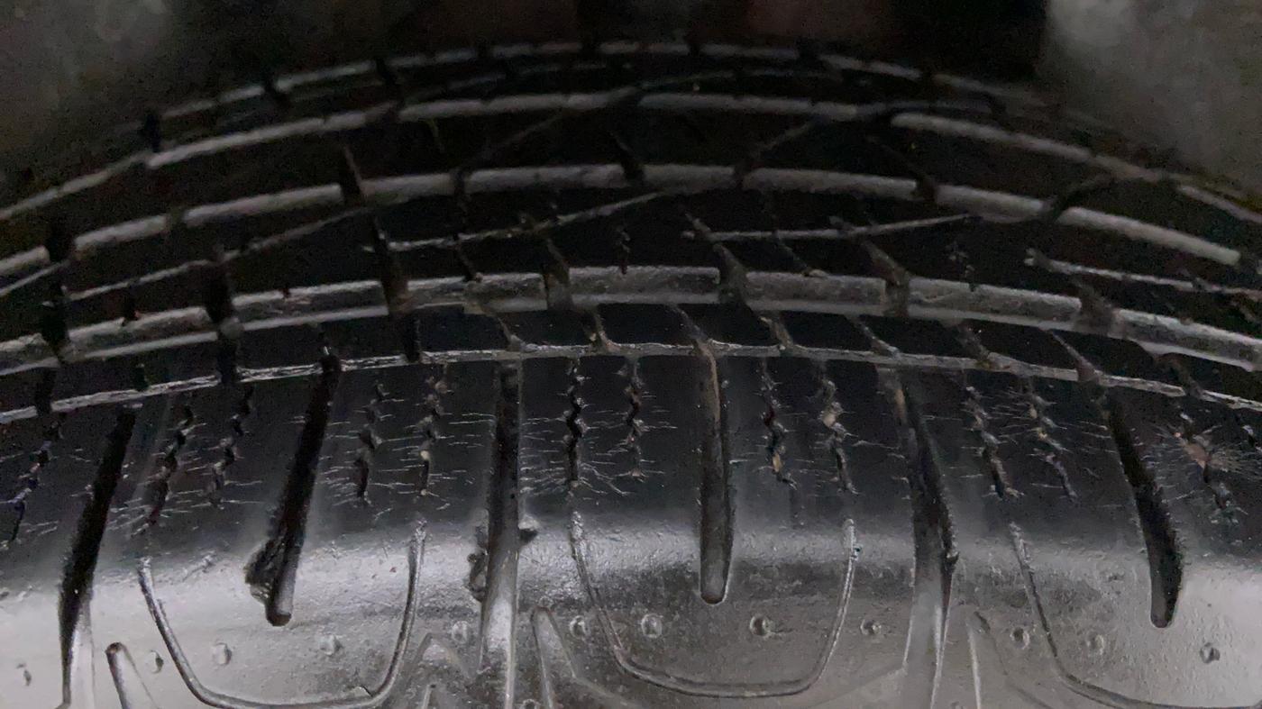 2018 Jeep Compass LIMITED O 1.4 AT, Petrol, Automatic, 25,954 km, Left Rear Tyre Tread