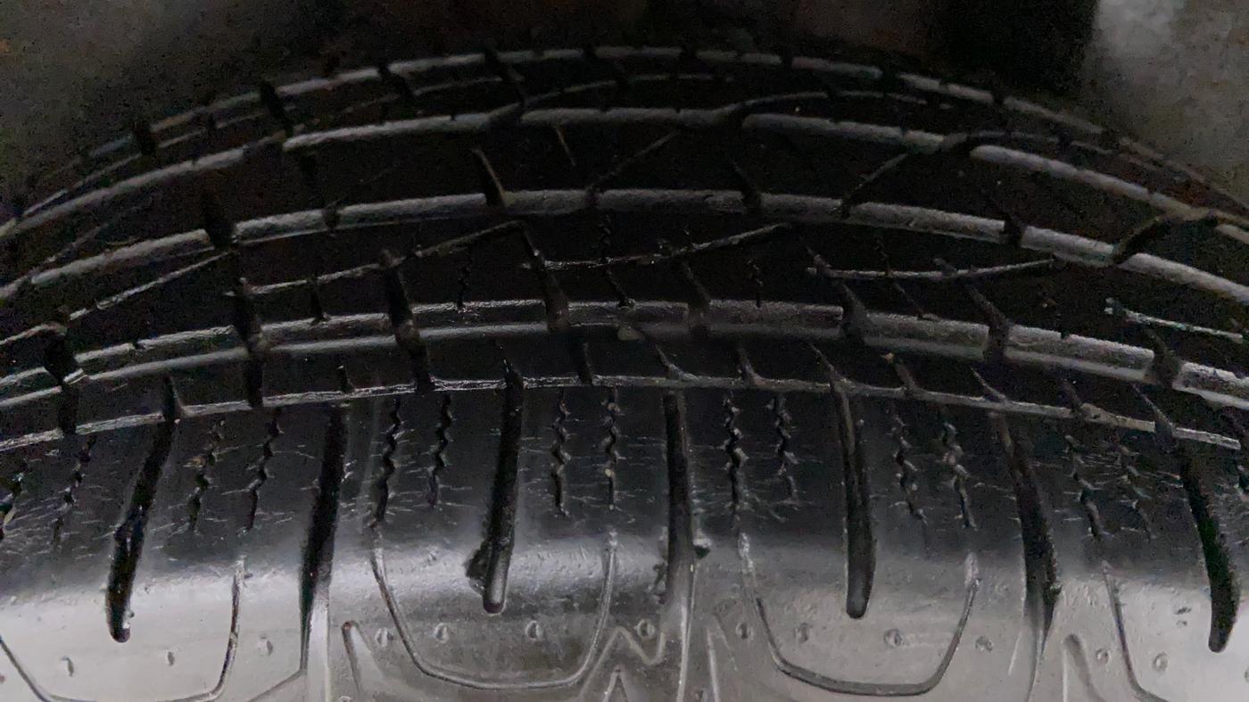 2018 Jeep Compass LIMITED O 1.4 AT, Petrol, Automatic, 25,954 km, Right Front Tyre Tread