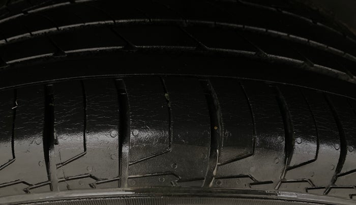 2020 MG HECTOR SHARP 2.0 DIESEL, Diesel, Manual, 1,27,421 km, Right Rear Tyre Tread