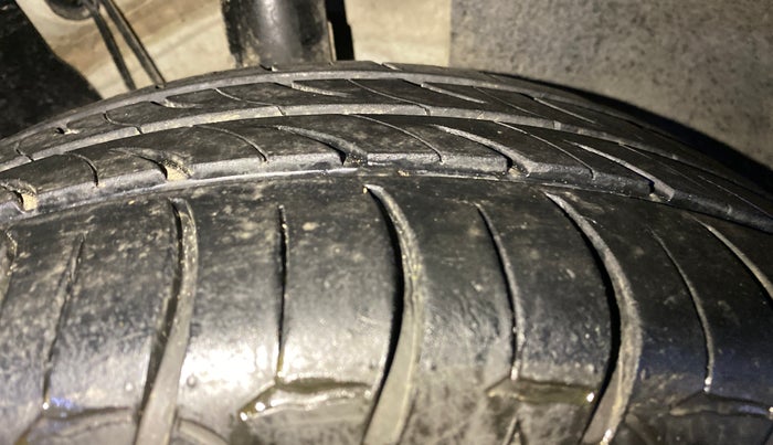 2023 Volkswagen VIRTUS TOPLINE TSI 1.0 AT, Petrol, Automatic, 74,418 km, Right Front Tyre Tread