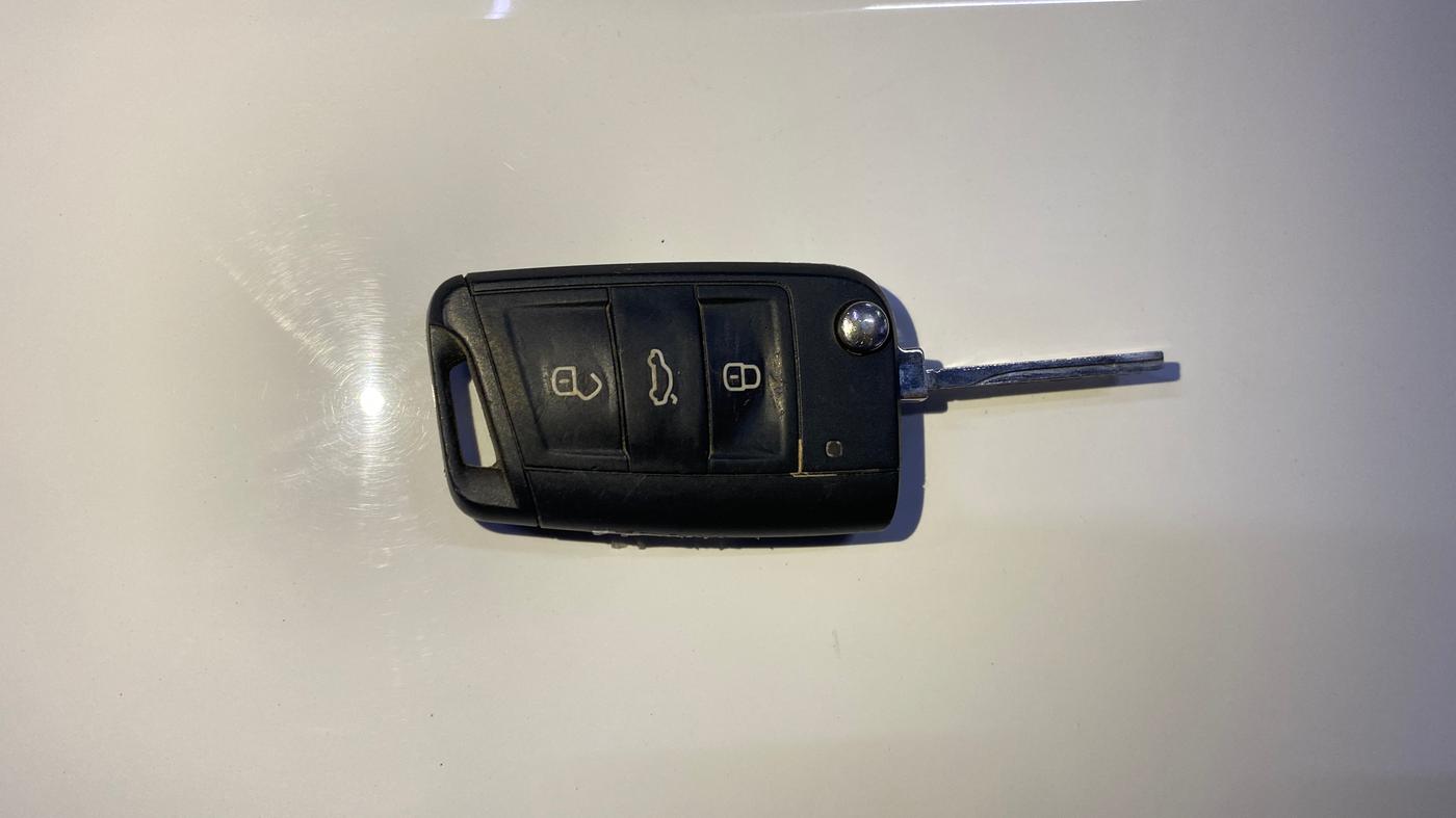 2023 Volkswagen VIRTUS TOPLINE TSI 1.0 AT, Petrol, Automatic, 74,418 km, Key Close Up