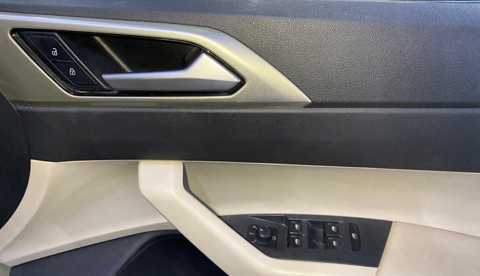 2023 Volkswagen VIRTUS TOPLINE TSI 1.0 AT, Petrol, Automatic, 74,418 km, Driver Side Door Panels Control