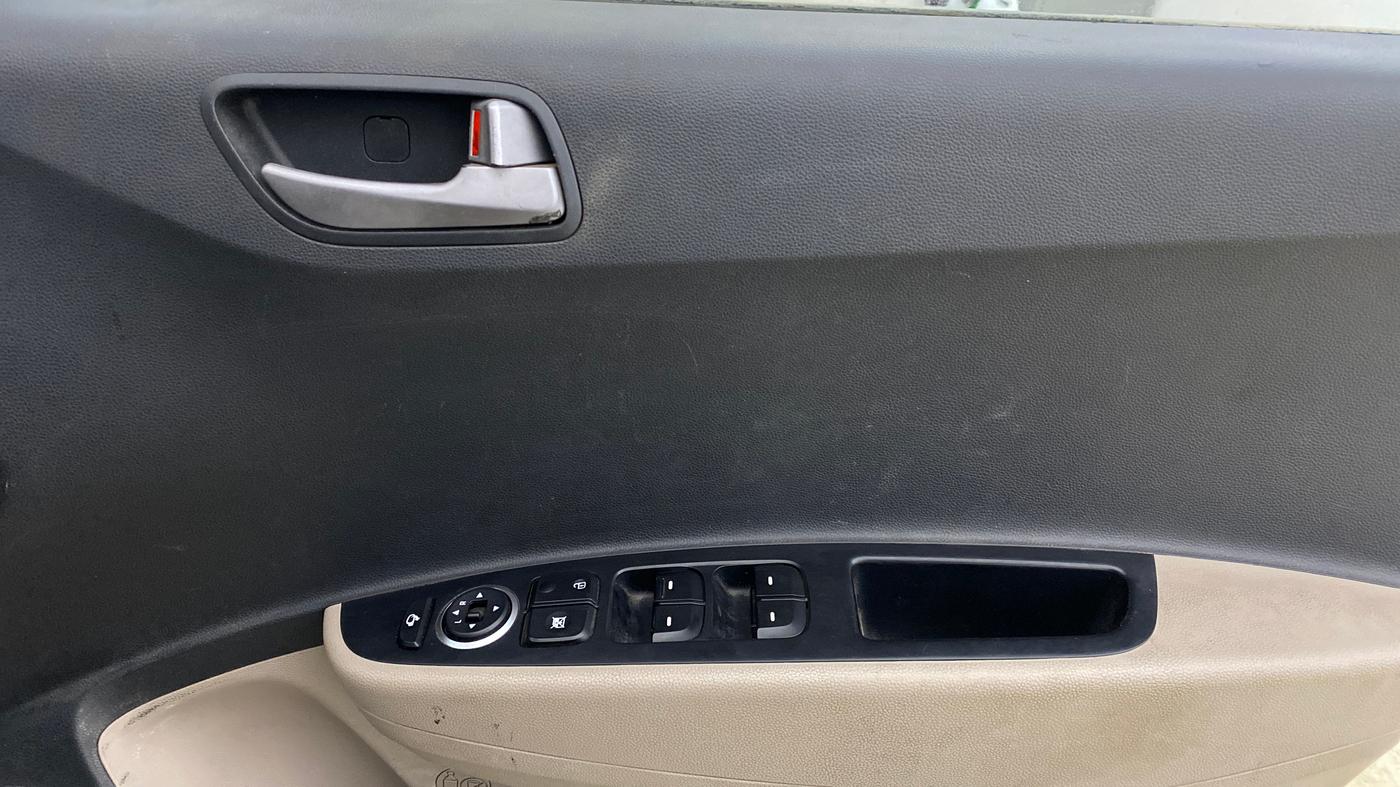 2014 Hyundai Xcent SX 1.2 (O), Petrol, Manual, 64,179 km, Driver Side Door Panels Control