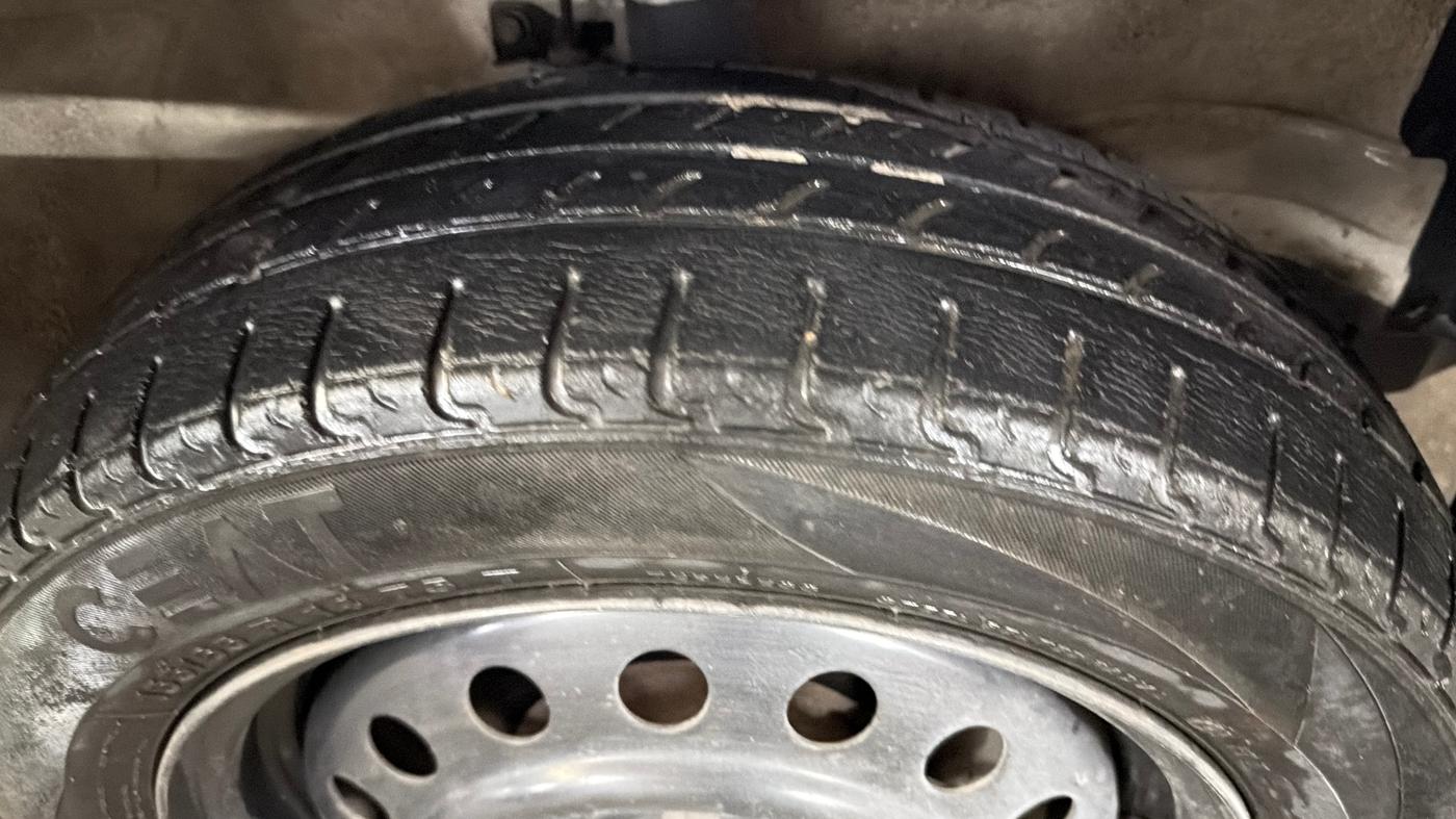 2017 Maruti Wagon R 1.0 VXI, Petrol, Manual, 20,374 km, Right Front Tyre Tread