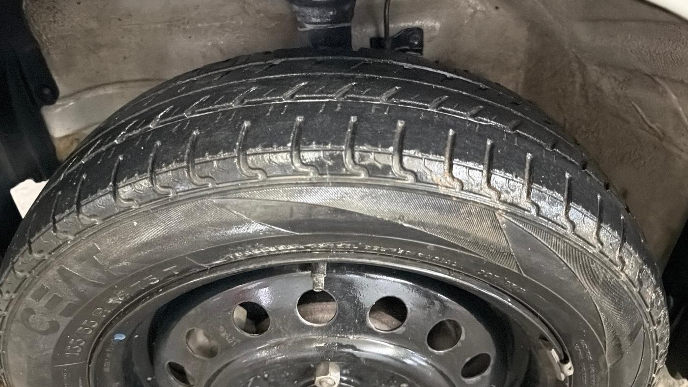 2017 Maruti Wagon R 1.0 VXI, Petrol, Manual, 20,374 km, Left Front Tyre Tread