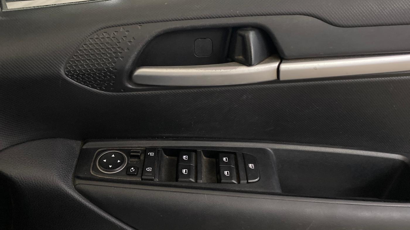 2020 KIA SONET HTK PLUS 1.0 DCT, Petrol, Automatic, 52,242 km, Driver Side Door Panels Control